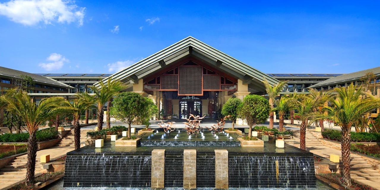 InterContinental Kunming’s roofed entrance, palms and stepped water feature