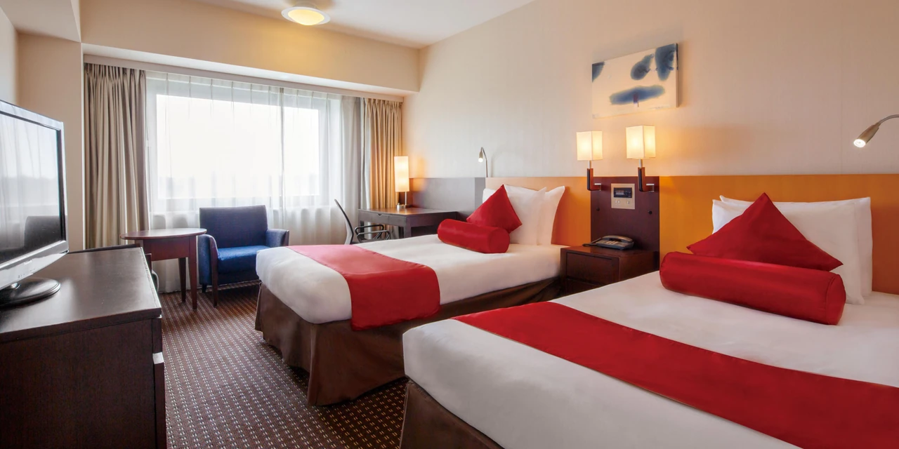 A twin room with red bed accents at ANA Crowne Plaza Narita